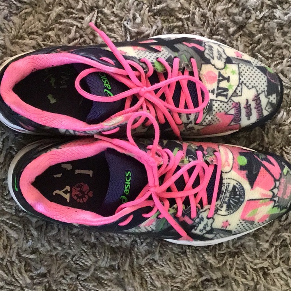 ASICS  tennis shoes